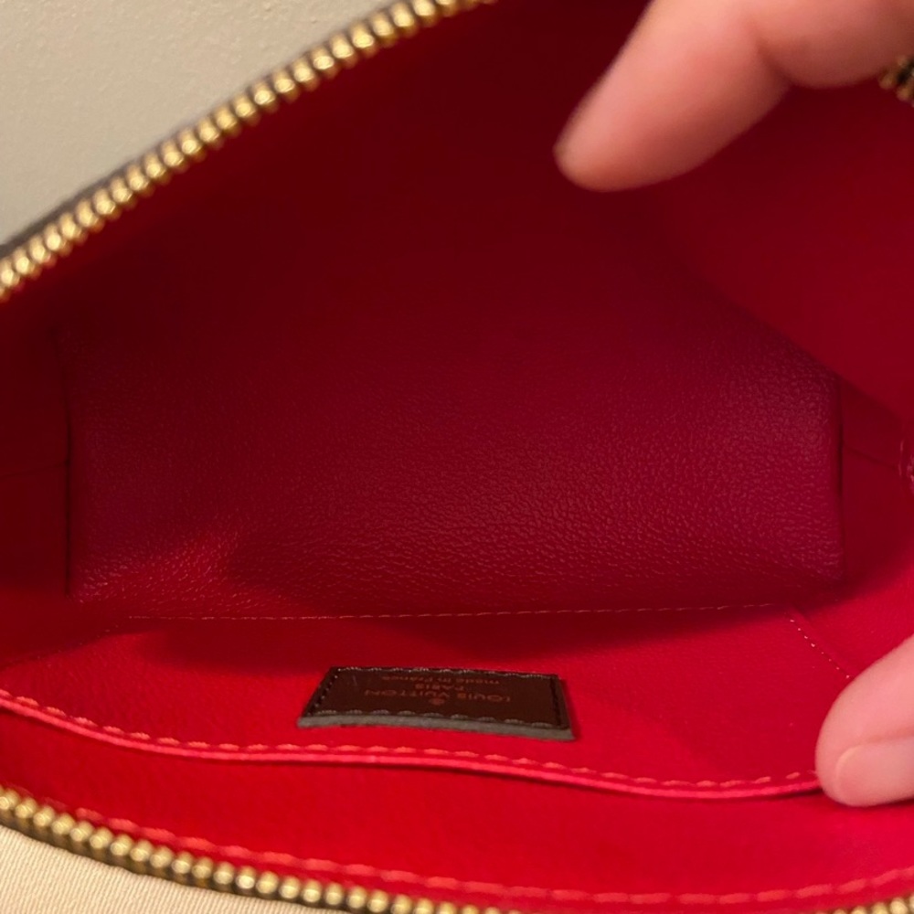 LV cosmetic ouch (brand new) - Picture 4 of 4